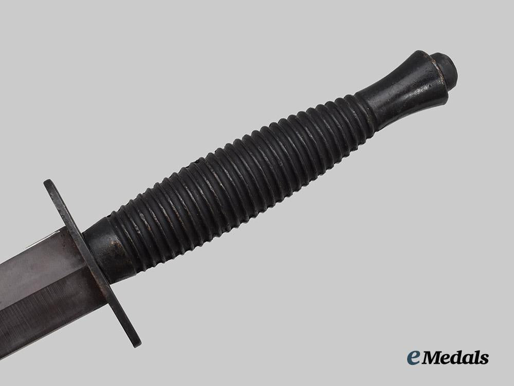united_kingdom._a_commemorative_fairbairn-_sykes_fighting_knife,_by_imperial_gudedge_co,_c.1970___m_n_c1752