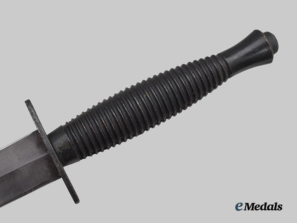 united_kingdom._a_commemorative_fairbairn-_sykes_fighting_knife,_by_imperial_gudedge_co,_c.1970___m_n_c1753