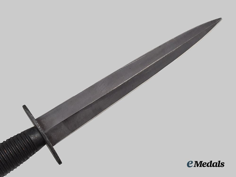 united_kingdom._a_commemorative_fairbairn-_sykes_fighting_knife,_by_imperial_gudedge_co,_c.1970___m_n_c1754