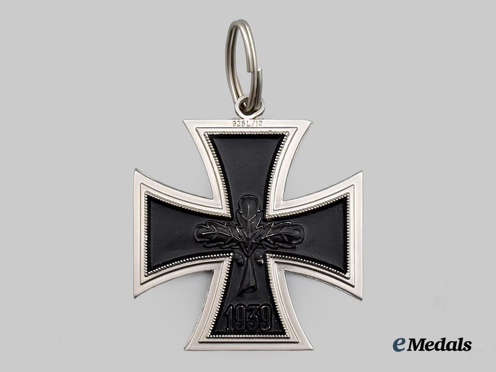 germany,_federal_republic._a_knight’s_cross_of_the_iron_cross,_late-_issue1957_version___m_n_c1756