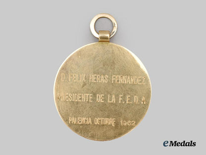 spain,_republic._a_palencia_chess_federation_medal_in_gold_to_president_d._felix_heras_fernandez,1962___m_n_c1824
