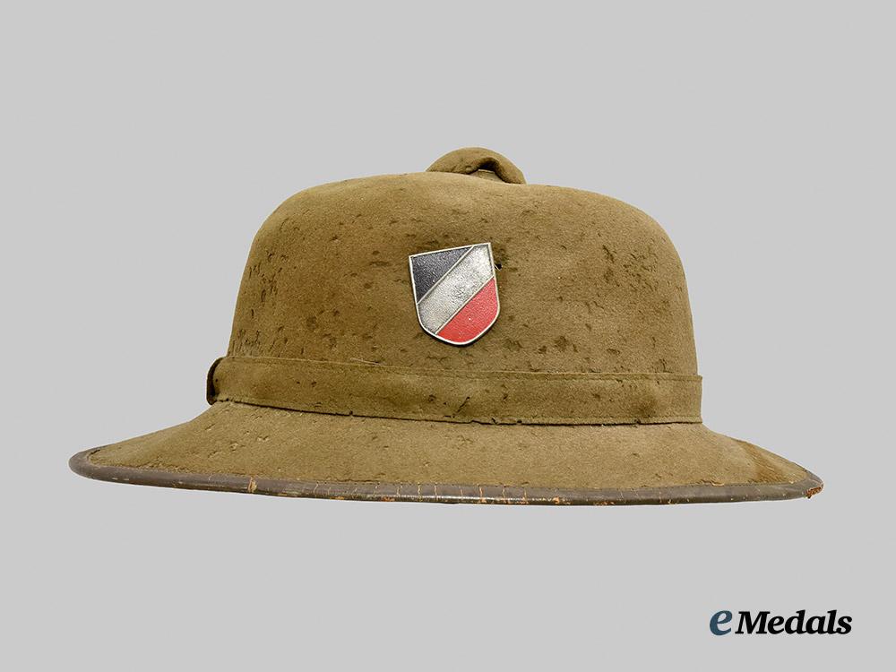 germany,_heer._a_tropical_pith_helmet,_second_pattern,_by_a_p_n___m_n_c1911