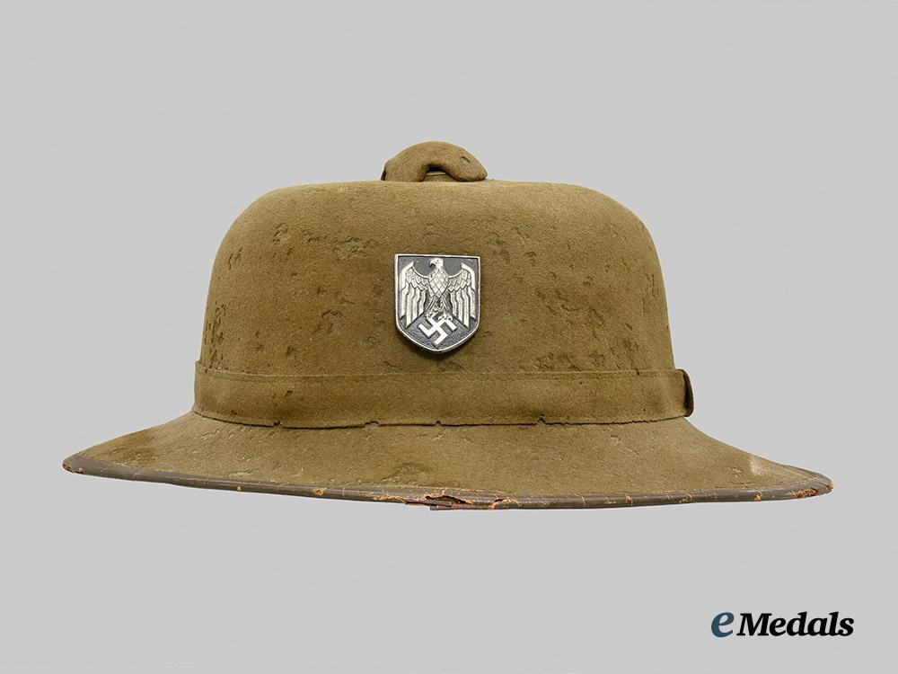 germany,_heer._a_tropical_pith_helmet,_second_pattern,_by_a_p_n___m_n_c1912