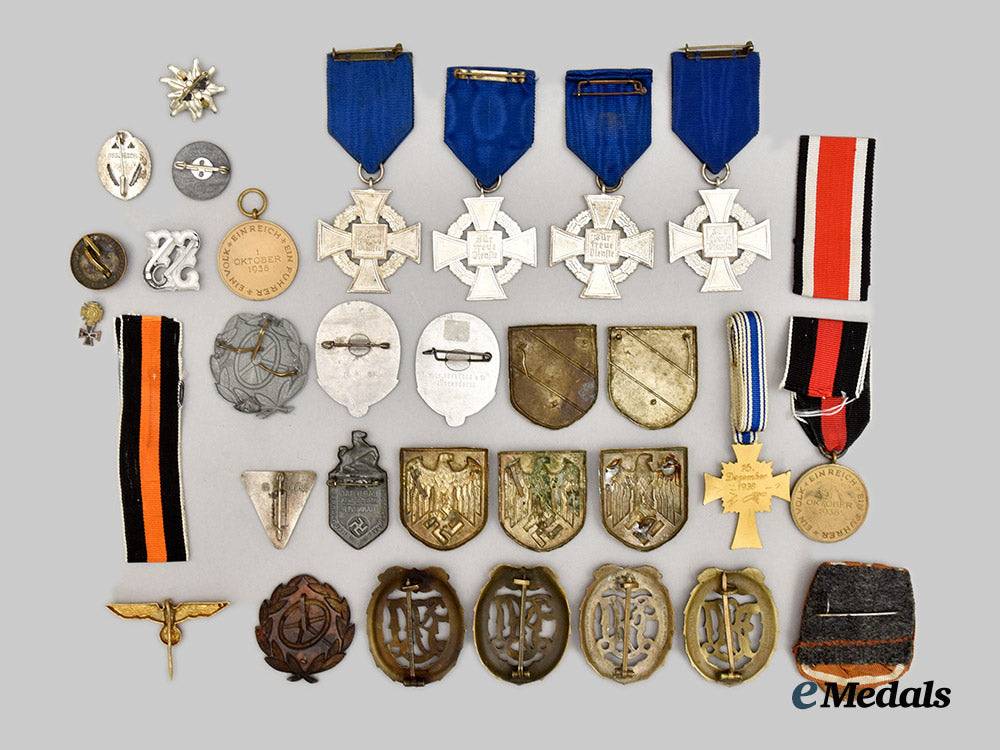 germany,_third_reich._a_mixed_lot_of_awards,_badges,_and_insignia___m_n_c1915