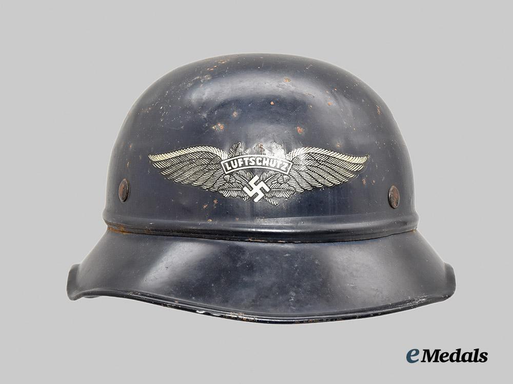 germany,_third_reich._a_luftschutz_gladiator_helmet,_late-_war_three-_piece_version___m_n_c1918