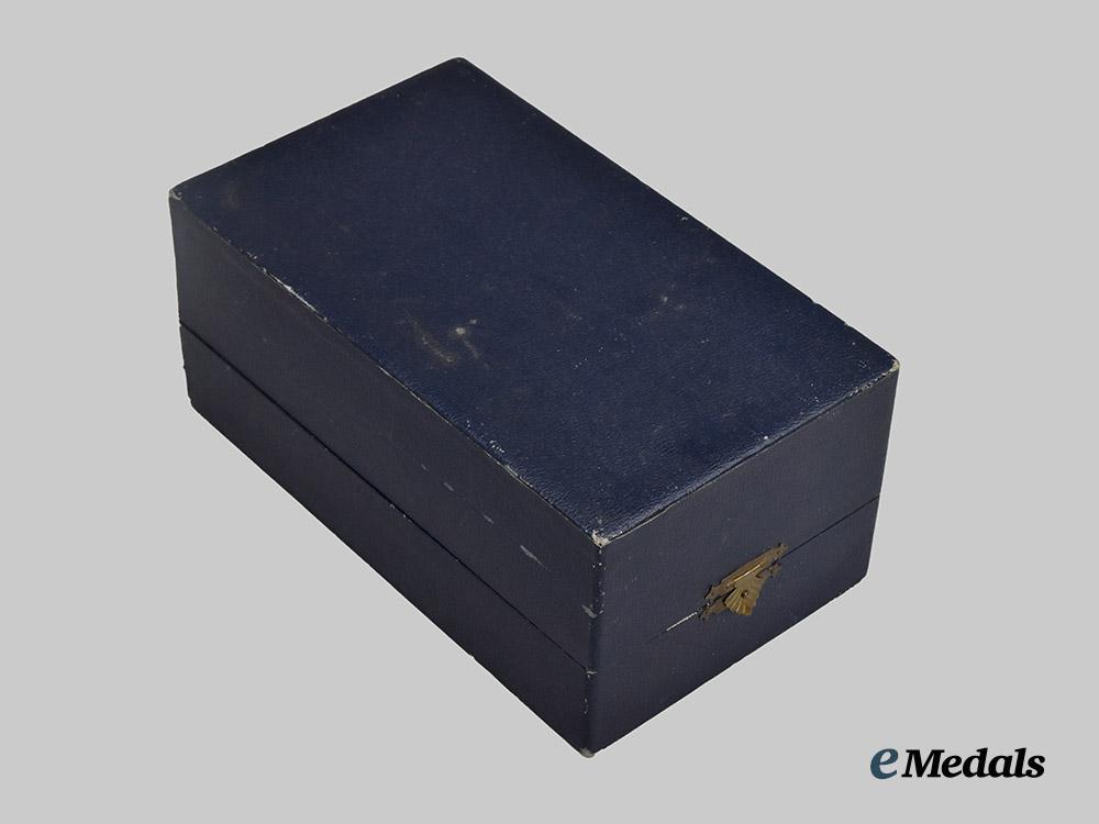 germany,_luftwaffe._a_rare_honour_goblet_and_case_set_to_karl_jensen,_mediterranean_theatre_k_i_a,_by_johann_wagner&_sohn___m_n_c1919