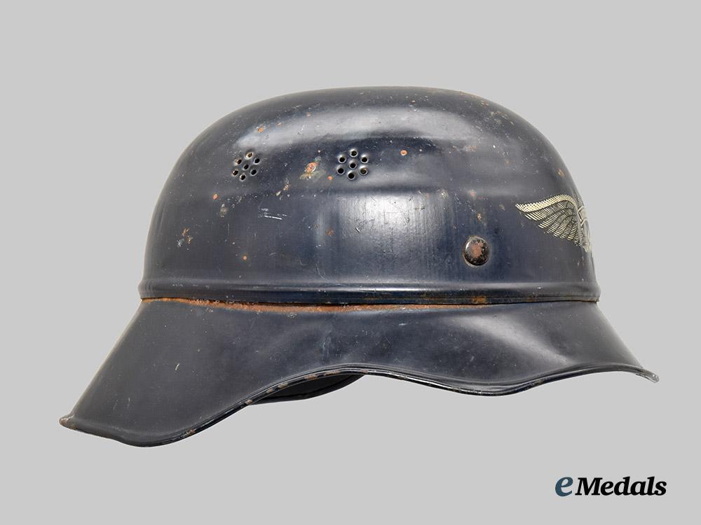 germany,_third_reich._a_luftschutz_gladiator_helmet,_late-_war_three-_piece_version___m_n_c1922