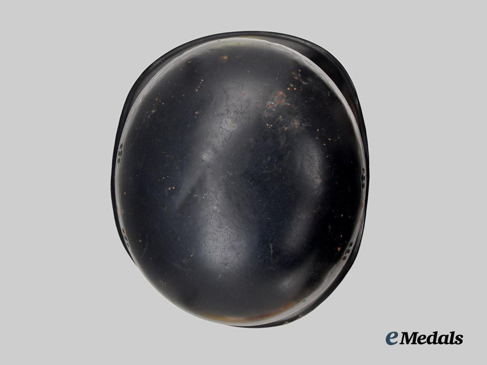 germany,_third_reich._a_luftschutz_gladiator_helmet,_late-_war_three-_piece_version___m_n_c1925