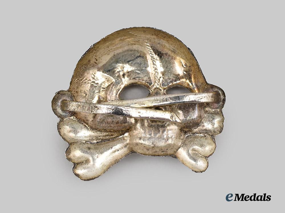 germany,_s_s._a_first_pattern_totenkopf_visor_cap_insignia___m_n_c1966