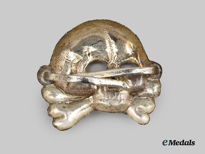 germany,_s_s._a_first_pattern_totenkopf_visor_cap_insignia___m_n_c1966
