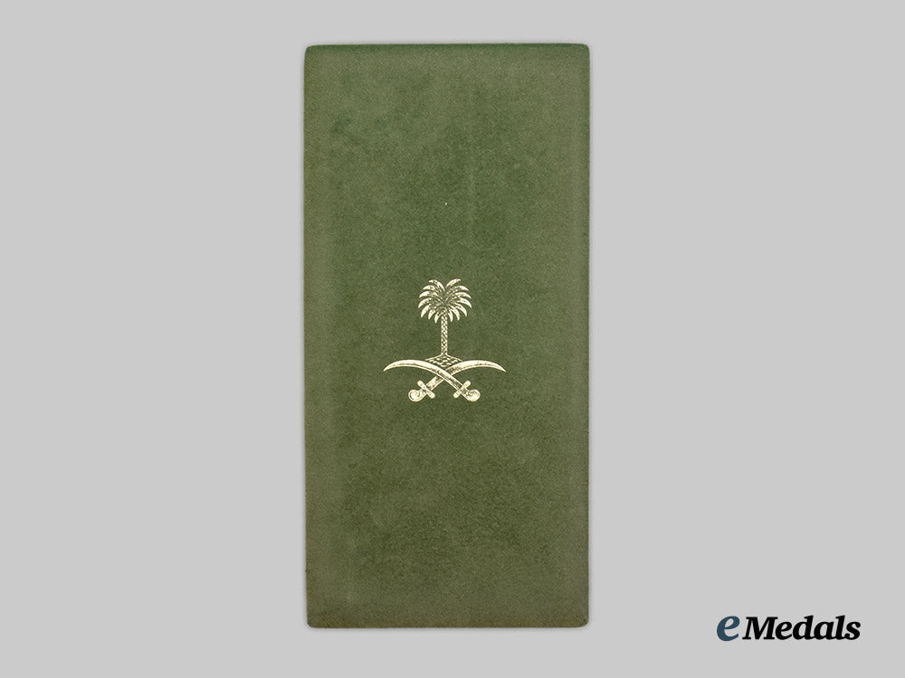 saudi_arabia,_kingdom._an_order_of_abdulazis_al_saud,_distinguished_i_class_to_general_powell_by_king_fahd,1993___m_n_c1979