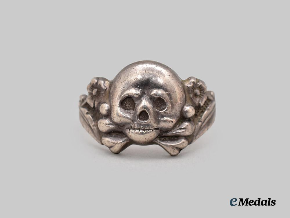 germany,_wehrmacht._a_totenkopf_ring_in_silver___m_n_c2013