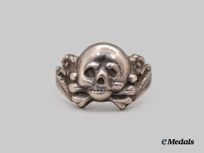 germany,_wehrmacht._a_totenkopf_ring_in_silver___m_n_c2013