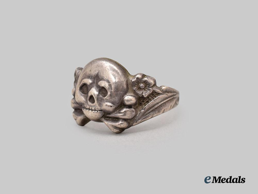 germany,_wehrmacht._a_totenkopf_ring_in_silver___m_n_c2015
