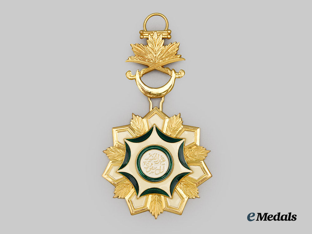 saudi_arabia._an_order_of_abdulaziz_al_saud,_i_class_sash_badge,_c.1980___m_n_c2016