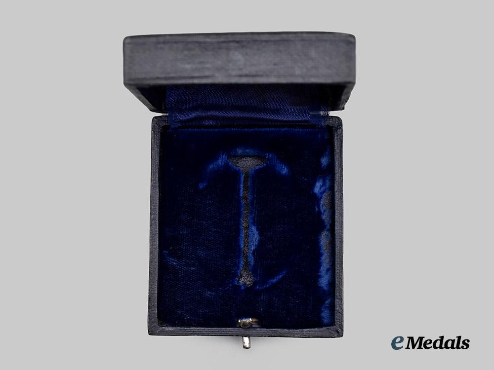 germany,_luftwaffe._a_presentation_case_for_an_air_gunner_badge___m_n_c2046