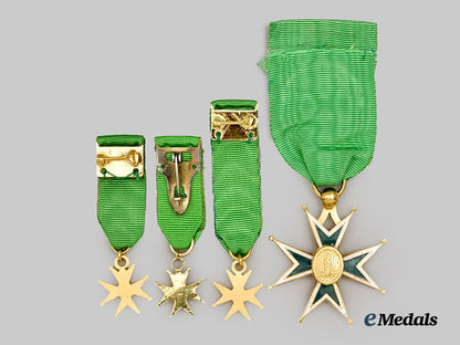 united_kingdom._a_lot_of_order_of_st._lazarus_awards.___m_n_c2051