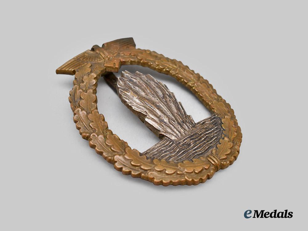 germany,_kriegsmarine._a_minesweeper_war_badge,_owner-_attributed,_unknown_maker_variant___m_n_c2051