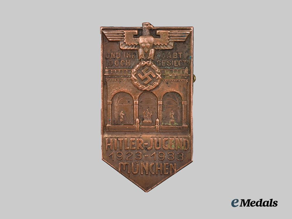 germany,_h_j._a1933_munich10th_anniversary_guest_of_honour_commemorative_badge,_by_h._wittmann___m_n_c2057