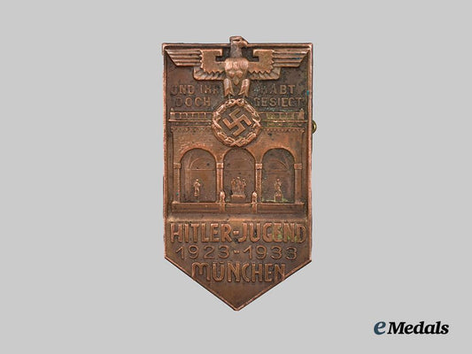 germany,_h_j._a1933_munich10th_anniversary_guest_of_honour_commemorative_badge,_by_h._wittmann___m_n_c2057