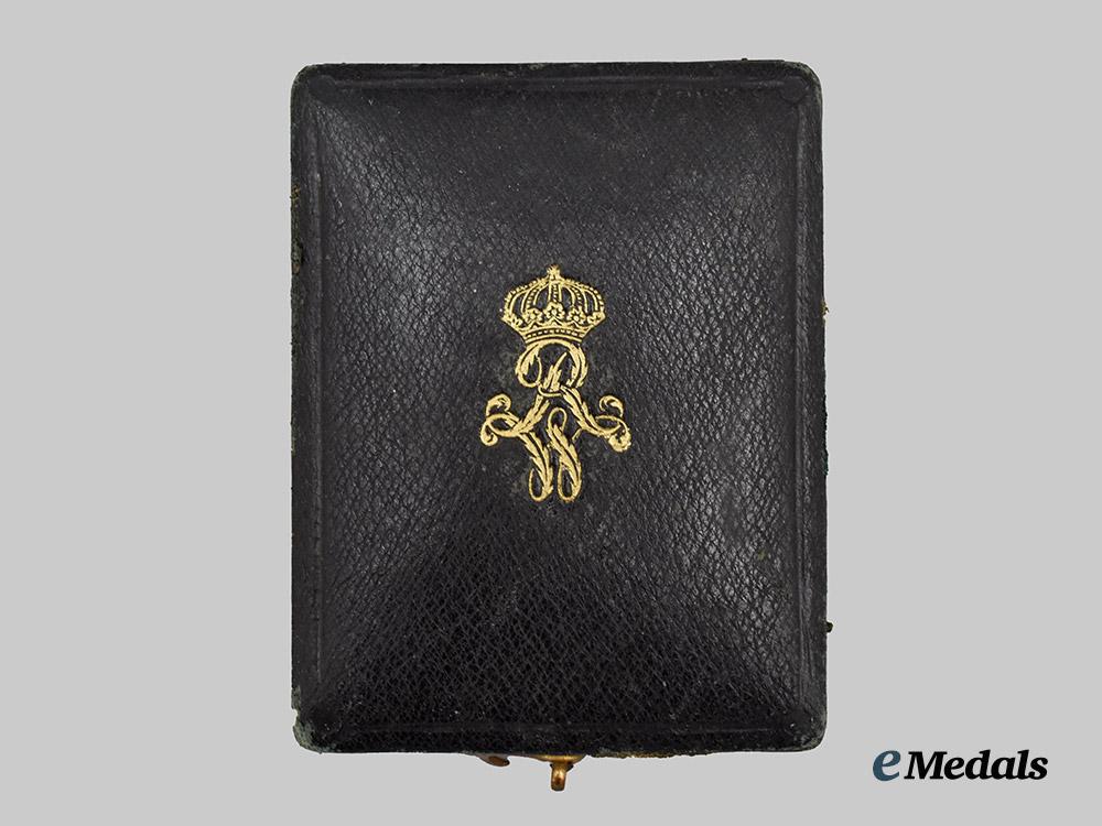 prussia,_kingdom._an_order_of_the_crown,_i_i_i_class_cross_in_gold_with_case,_by_j._godet&_söhne___m_n_c2098