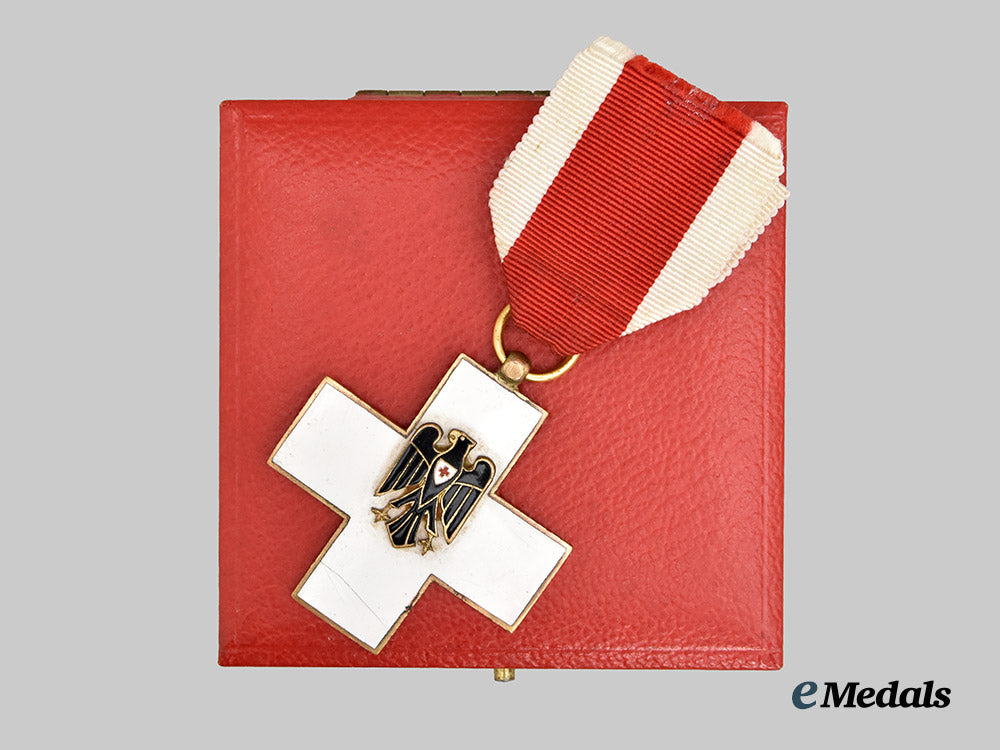 germany,_third_reich._a_cross_of_honour_of_the_german_red_cross,_i_i_class_with_case___m_n_c2129