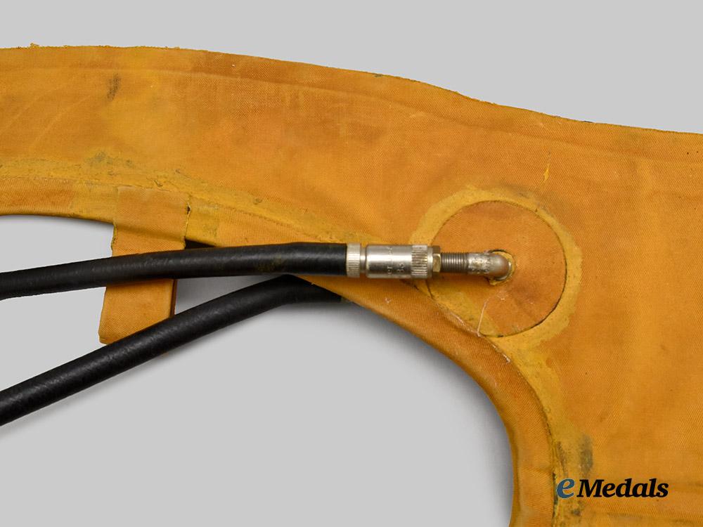united_states._an_air_force“_mae_west”_pneumatic_life_preserver_vest,_c.1945___m_n_c2190
