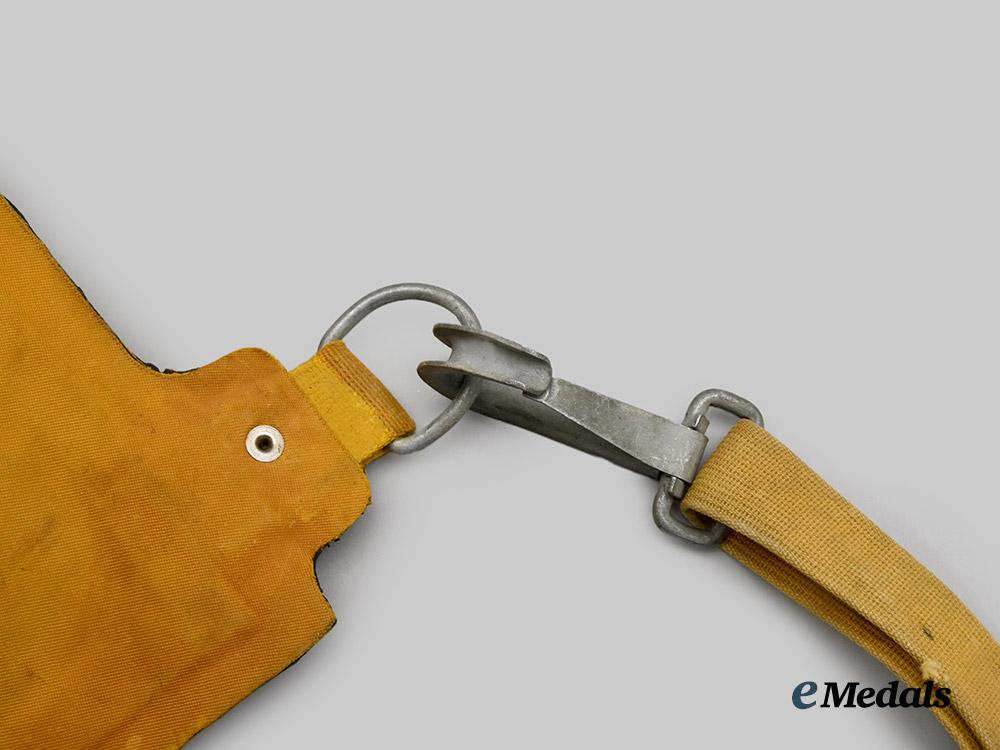 united_states._an_air_force“_mae_west”_pneumatic_life_preserver_vest,_c.1945___m_n_c2193