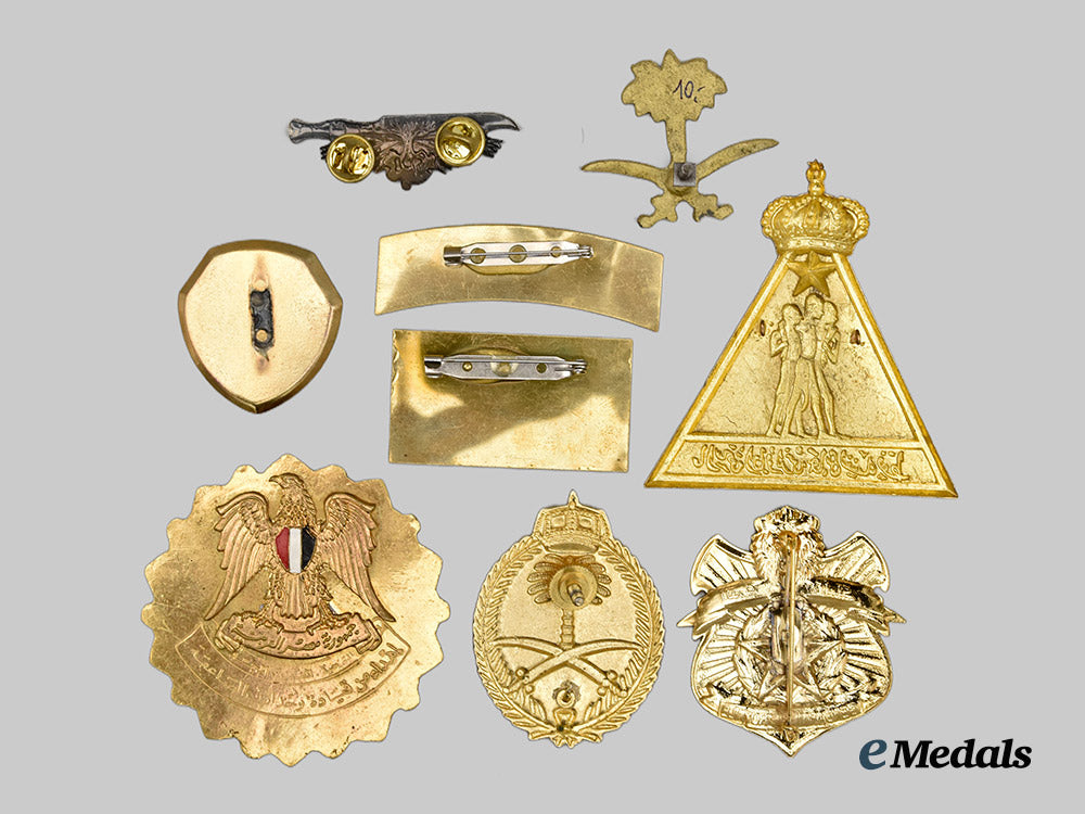 international._a_lot_of_middle_eastern_insignia___m_n_c2220
