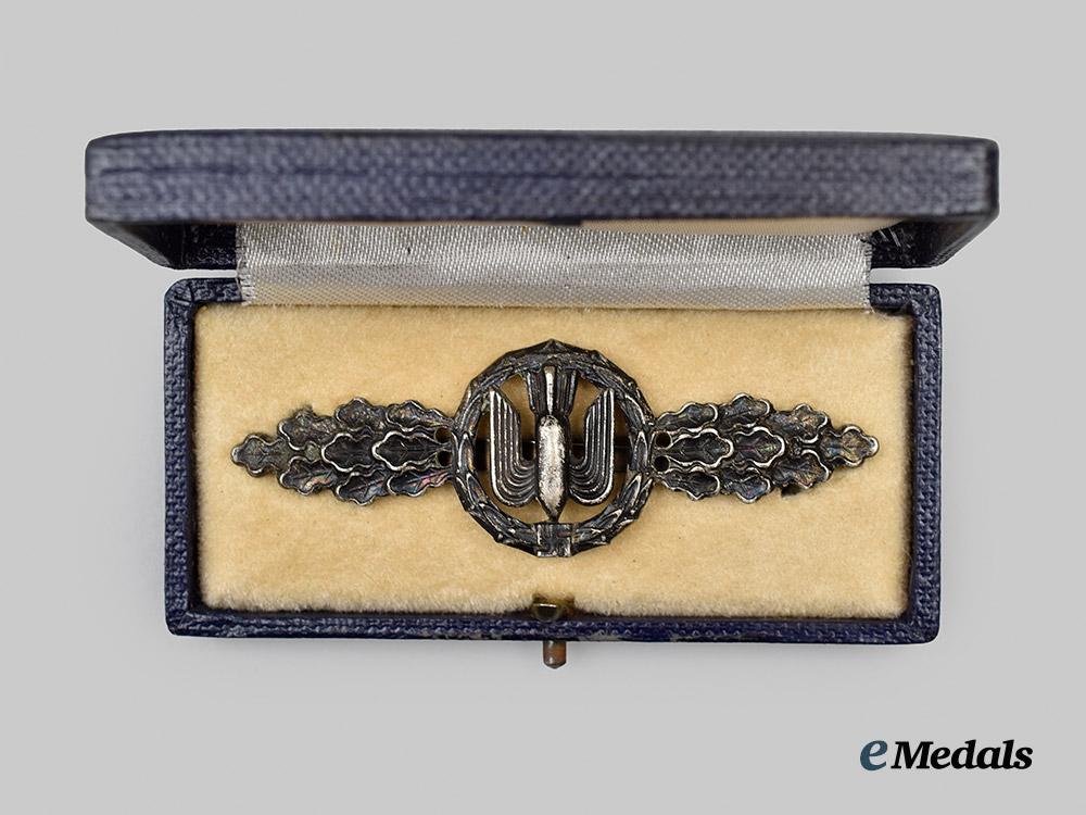 germany,_luftwaffe._a_bomber_clasp,_silver_grade_with_case,_by_c._e._juncker___m_n_c2222-_recovered