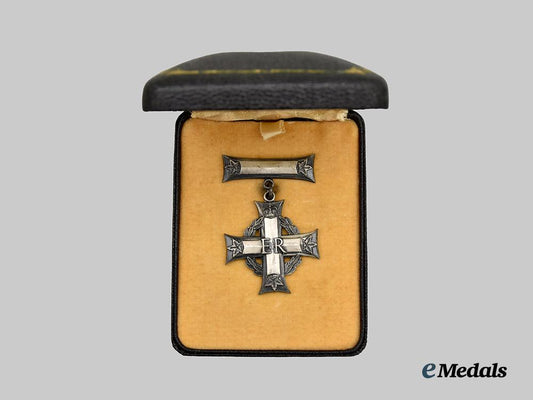 canada,_commonwealth._a_second_war_memorial_cross,_in_case,_to_c_q_m_s._r._warner___m_n_c2222