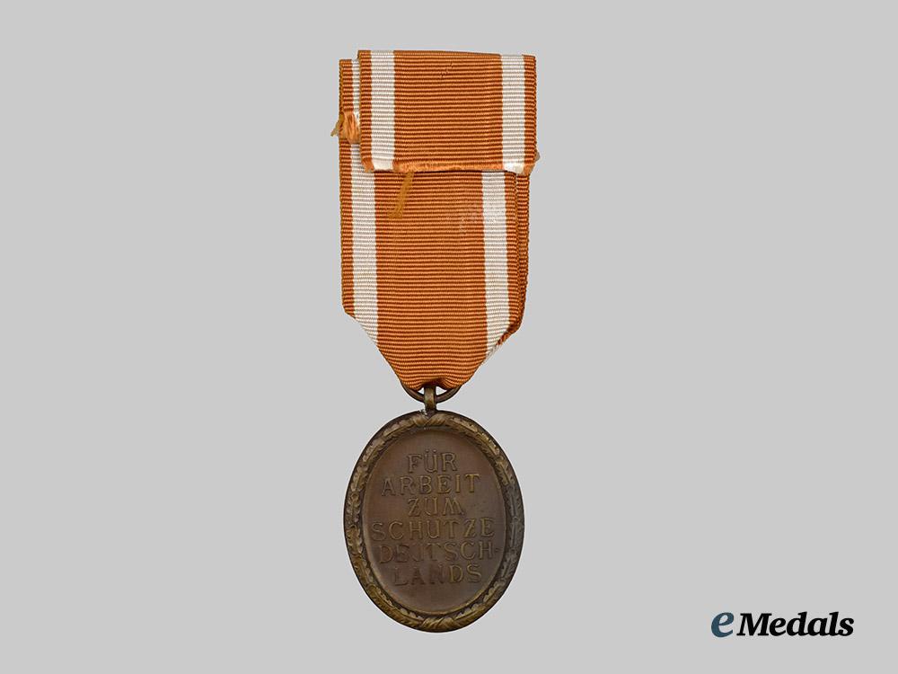 germany,_third_reich._a_west_wall_medal,_with_package,_by_carl_poellath___m_n_c2222