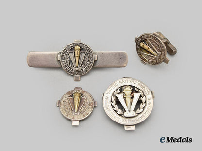 united_nations._a_lot_of_four_united_nations_emblem_insignias___m_n_c2329