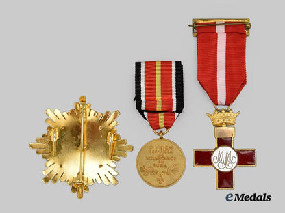 spain,_parliamentary_monarchy._a_lot_of_three_awards(_military_merit/_spanish_volunteer/_naval_merit)___m_n_c2331
