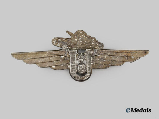 croatia,_independent_state._a_grouping_of_a_rare_tank_badge_with_photograph_of_high_ranking_armoured_personnel___m_n_c2348