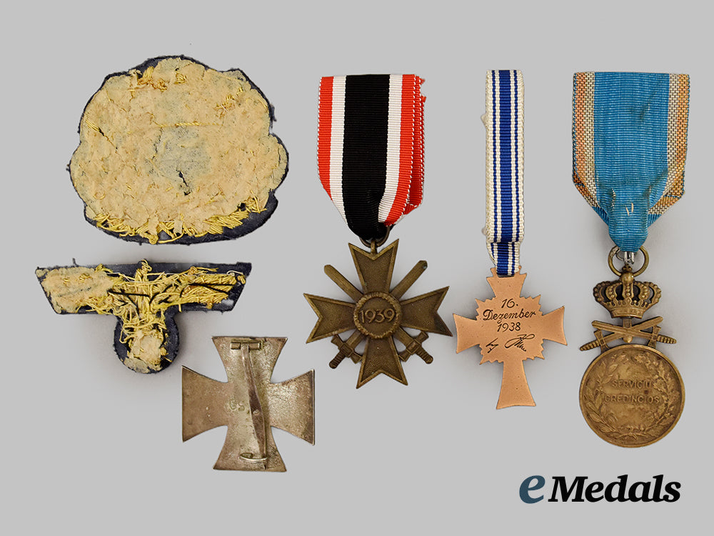 germany,_third_reich._a_mixed_lot_of_awards_and_insignia___m_n_c2352