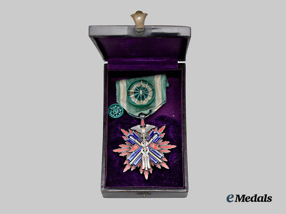 japan,_imperial._an_order_of_the_golden_kite,_i_v_class_with_case___m_n_c2354