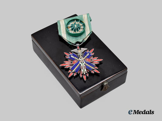 japan,_imperial._an_order_of_the_golden_kite,_i_v_class_with_case___m_n_c2355