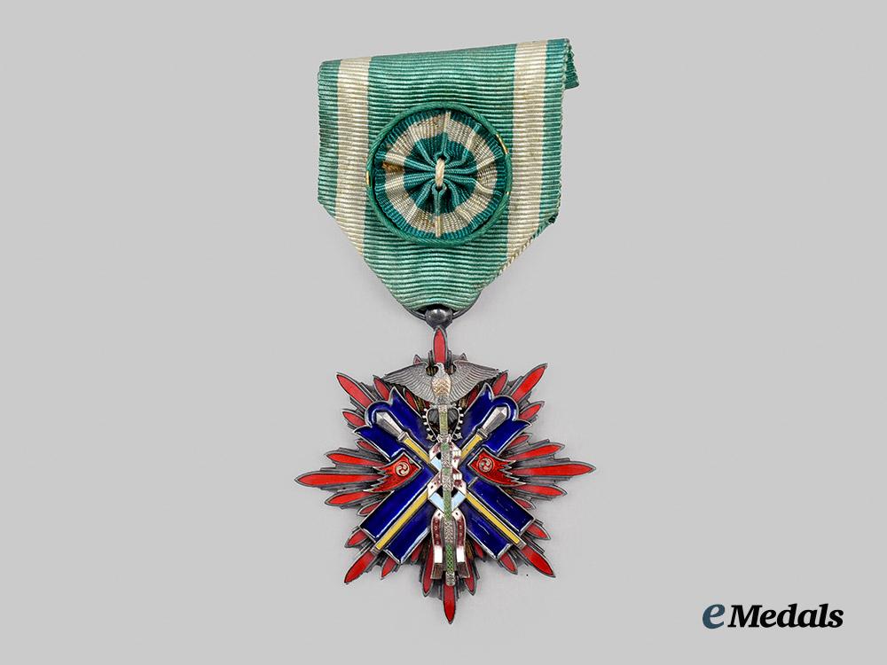 japan,_imperial._an_order_of_the_golden_kite,_i_v_class_with_case___m_n_c2356