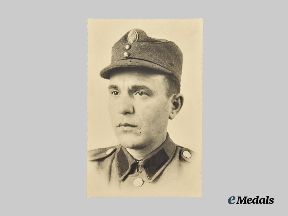 croatia,_independent_state._a_lot_of_ten_second_war_croatian_photographs___m_n_c2381