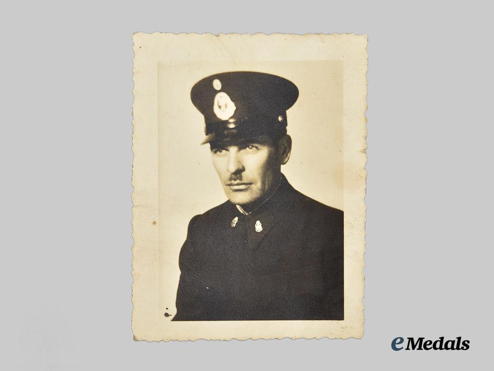 croatia,_independent_state._a_lot_of_ten_second_war_croatian_photographs___m_n_c2391