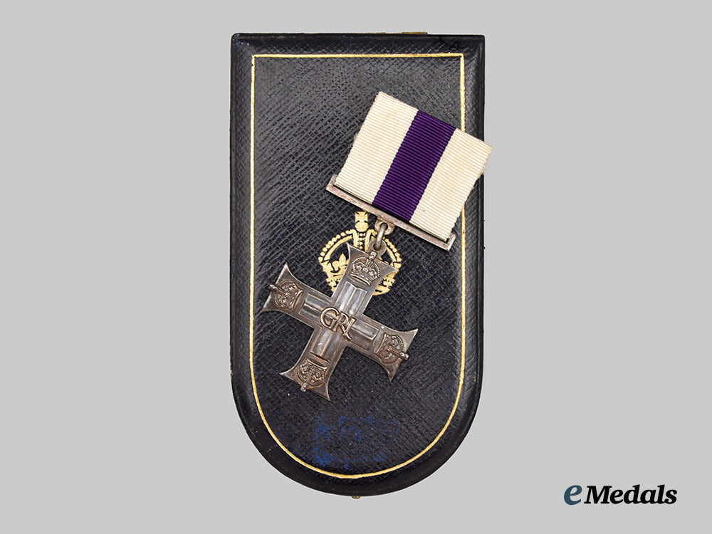 united_kingdom._a1941_military_cross_in_case___m_n_c2392