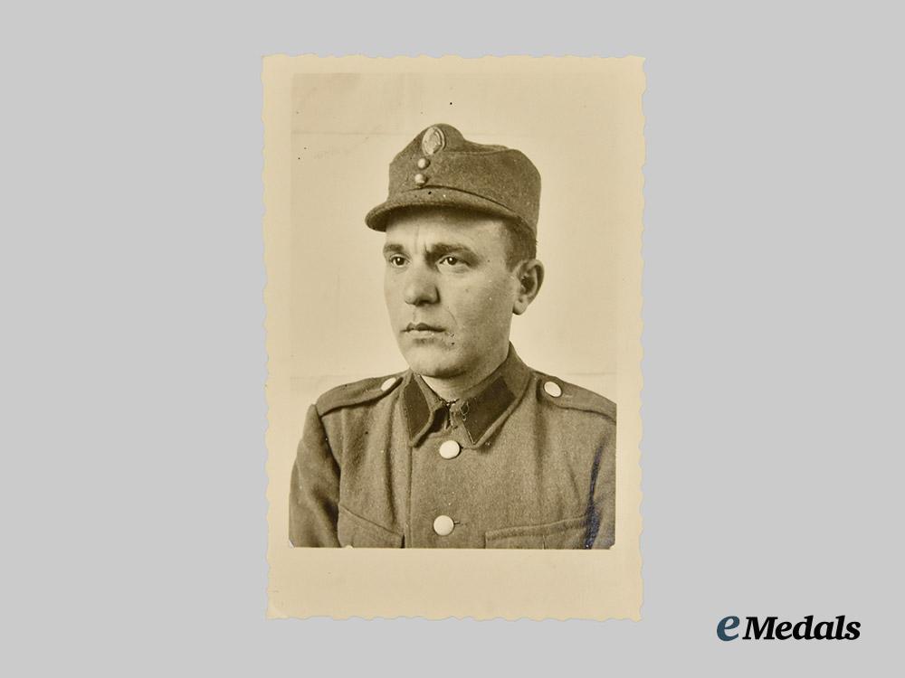 croatia,_independent_state._a_lot_of_ten_second_war_croatian_photographs___m_n_c2399