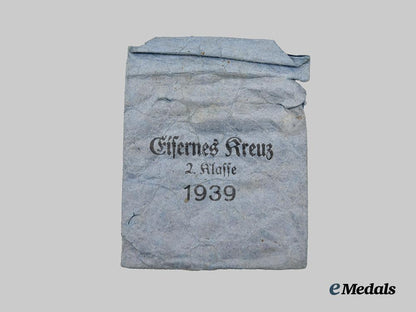 germany,_wehrmacht._a1939_iron_cross_i_i_class,_with_package,_by_klein&_quenzer___m_n_c2453