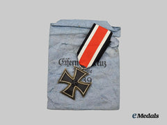 Germany, Wehrmacht. A 1939 Iron Cross II Class, with Package, by Klein & Quenzer