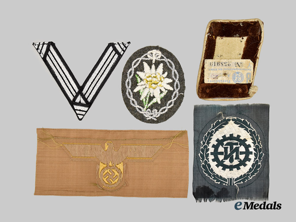 germany,_third_reich._a_lot_of_five_military_and_civil_insignia___m_n_c2458