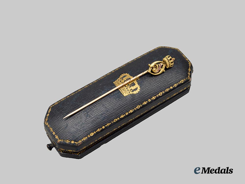 prussia,_kingdom._a_monogram_pin_in_gold,_with_case,_by_j._godet&_sohn___m_n_c2493