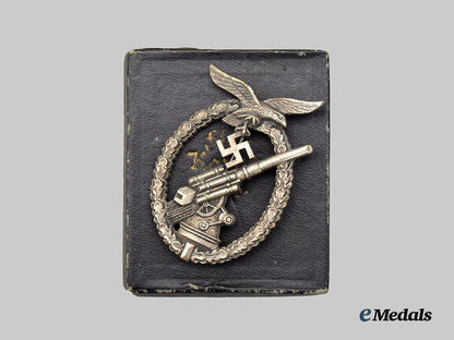 germany,_luftwaffe._a_flak_badge,_unknown_maker_variant,_second_die_with_case___m_n_c2525