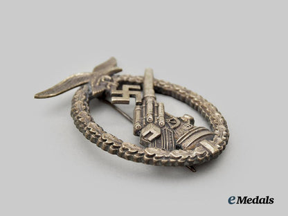 germany,_luftwaffe._a_flak_badge,_unknown_maker_variant,_second_die_with_case___m_n_c2527