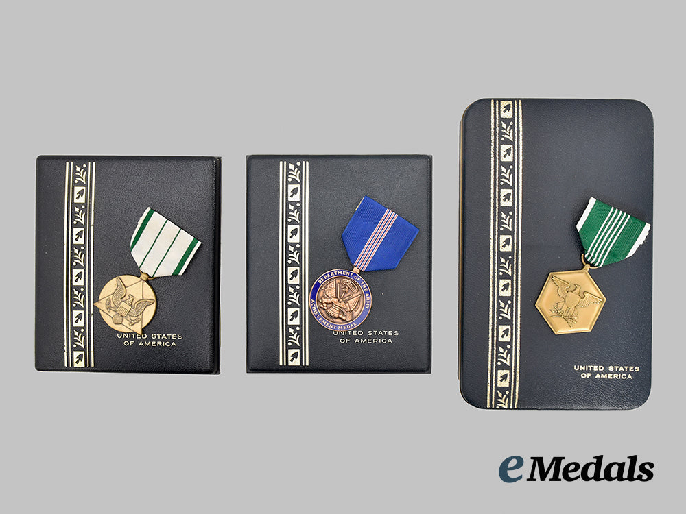 united_states._a_lot_of_cased_medals&_awards___m_n_c2545